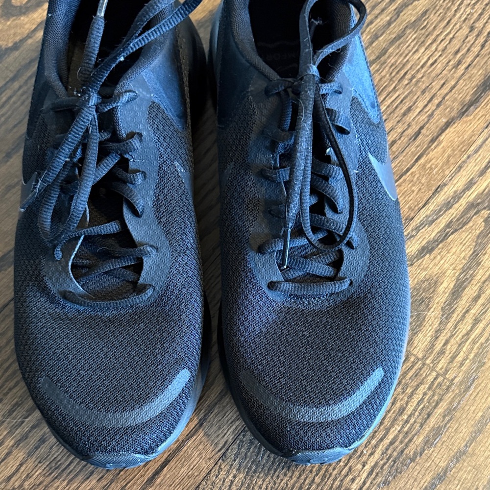 Nike Men's Black Athletic Sneakers - Picture 2 of 5